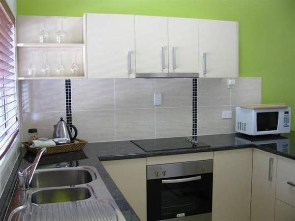 RENOVATED APARTMENT IN THE NEXT BEST POSITION TO BEACHFRONT Picture 3