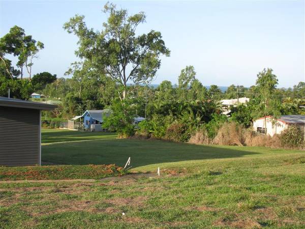 Estate Living with Parkland Views and Ocean Glimpses Picture 2