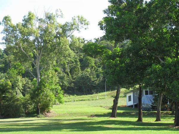 Estate Living with Parkland Views and Ocean Glimpses Picture 3