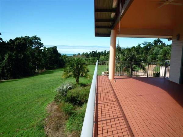 SECLUDED MEDITERRANEAN VILLA ON 12 HA (29 ACRES) - DECEASED ESTATE Picture 2