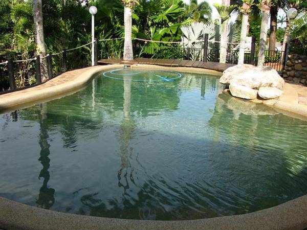 LUXURY RESORT STYLE HOME WITH OPTIONS !! Picture 2