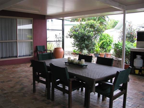 LUXURY RESORT STYLE HOME WITH OPTIONS !! Picture 3