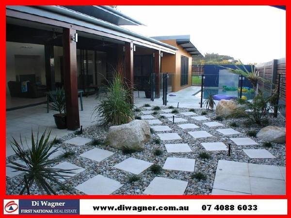 Modern Architecturely built Home - Sure to Impress! Picture 1