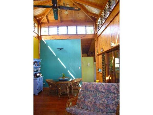 A TROPICAL HOME Picture 3