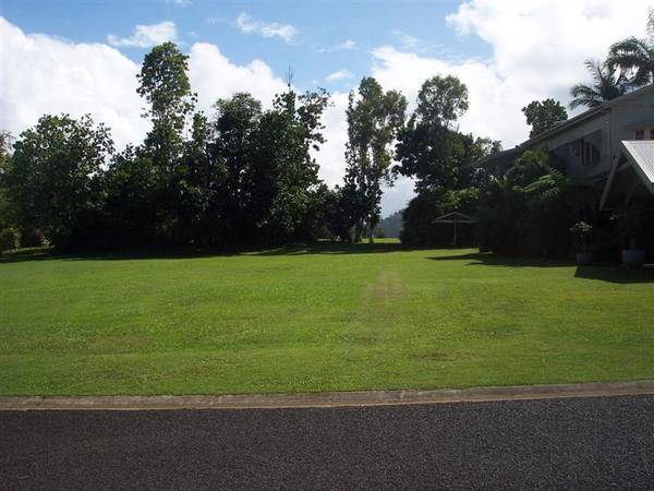 BACKING ONTO PARKLAND... Picture 3