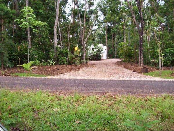 PRIVATE RAINFOREST ACREAGE Picture 2