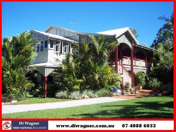 THE MOST MAGNIFICENT QUEENSLANDER IN MISSION BEACH Picture 1