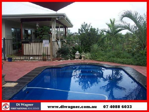 MISSION BEACH - CHOOSE TO LIVE WHERE OTHERS COME TO HOLIDAY Picture 1