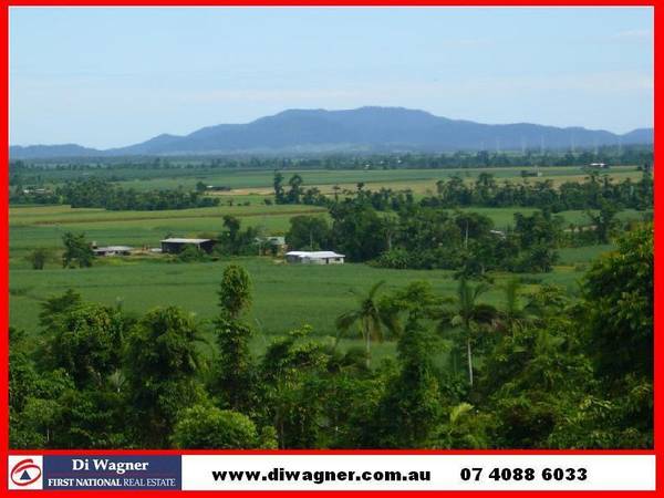 HOME ON ACREAGE IN PEACEFUL LOCATION Picture 1