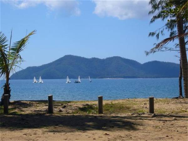 Sails Estate South Mission Beach Picture 3