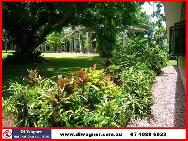 EXOTIC GARDENS IN RURAL SETTING Picture 1