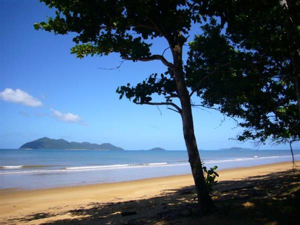 HALF ACRE BY THE SEA Picture 2