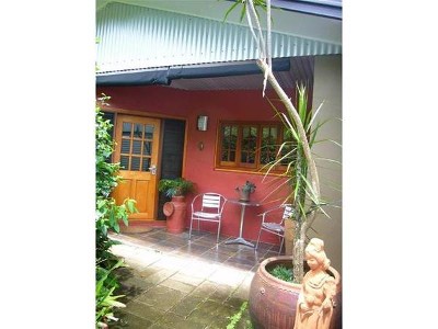 QUIRKY CHARM IN A RAINFOREST SETTING Picture