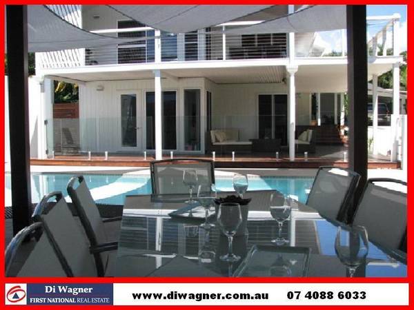 A CAPTIVE HORIZON Picture 1