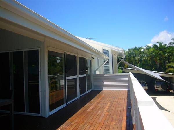 A CAPTIVE HORIZON Picture 2