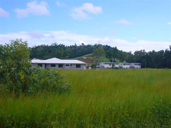 JUST LISTED! Picture 3