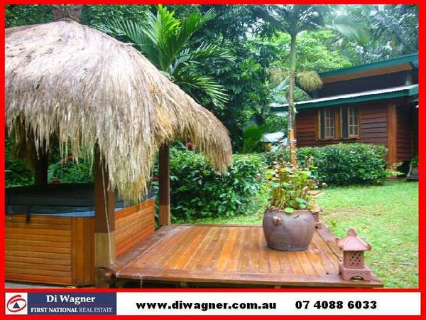 PERFECTLY POSITIONED FOR PRIVACY Picture 2