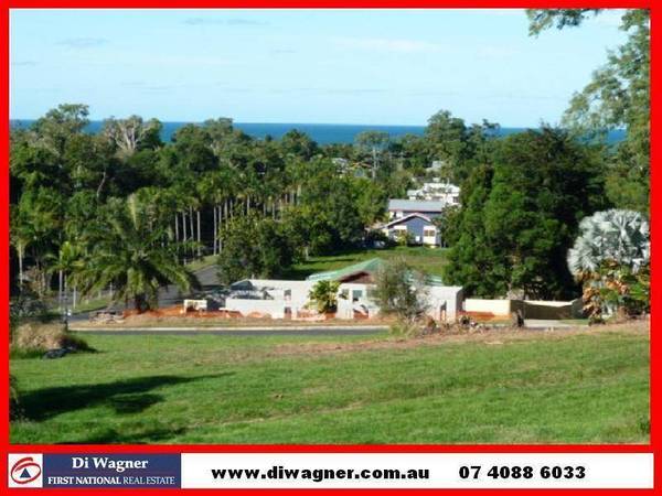 OCEAN GLIMPSES OF DUNK ISLAND Picture 1