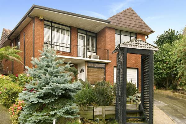 A GOLDEN LOCATION Picture 1