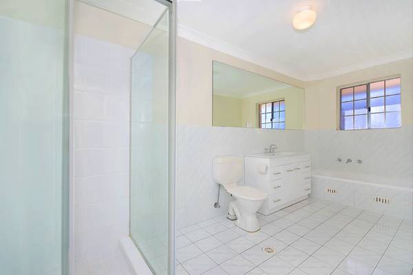 SOLD BY EARLWOOD REAL ESTATE Picture 3