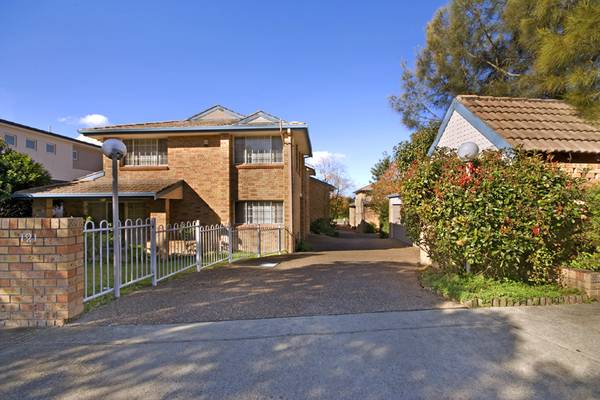 SOLD BY EARLWOOD REAL ESTATE Picture 2