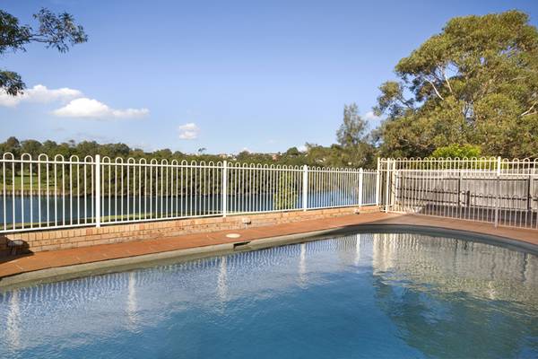 SOLD BY EARLWOOD REAL ESTATE Picture 3