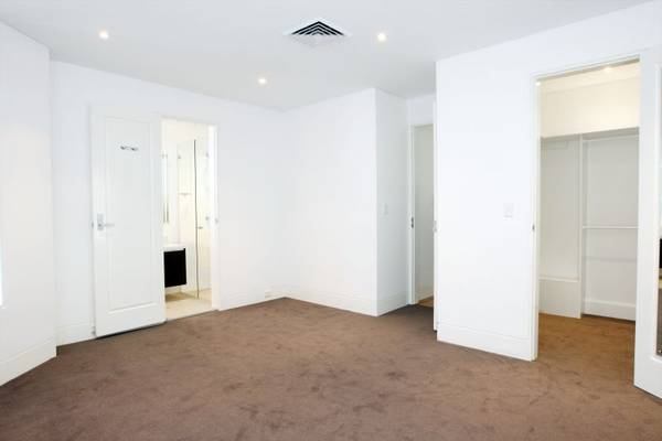 ULTRA MODERN LIVING Picture ULTRA MODERN LIVING Picture