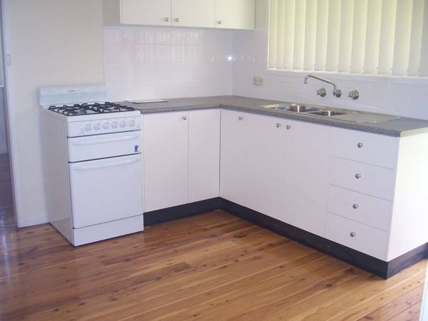 Fully Renovated 3 bedroom Family Home Picture 2