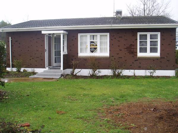 QUAINT COTTAGE Picture 1