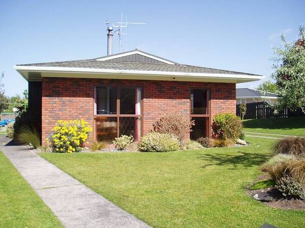 Desirable Location Picture 3