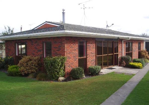 Desirable Location Picture 1