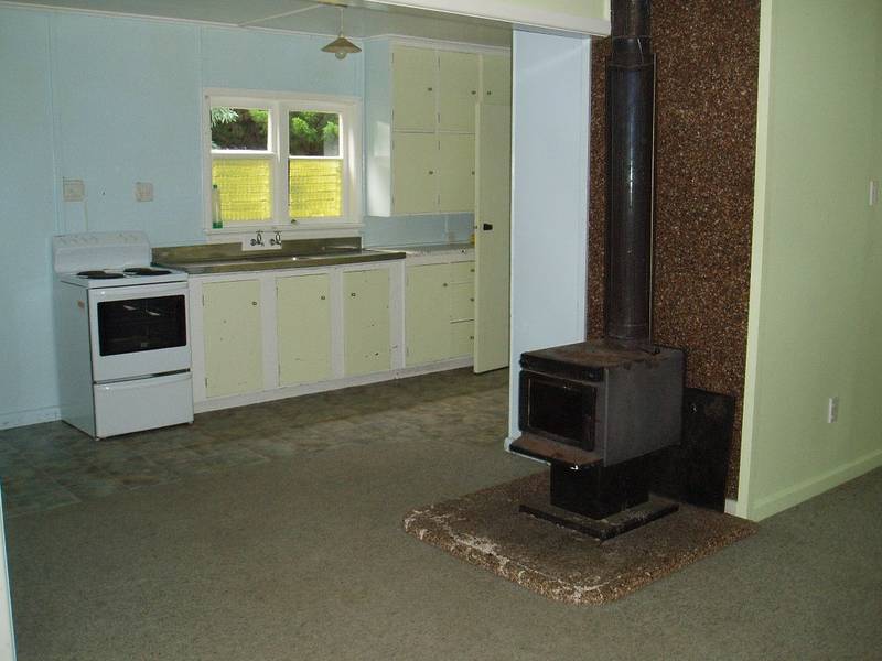 Lovely two bedroom home on large section Picture 2