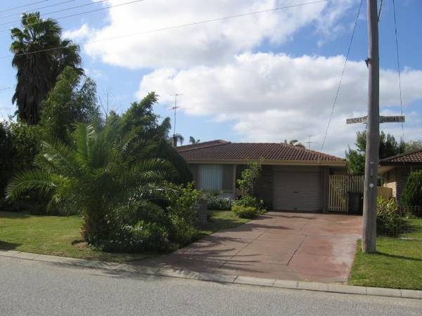 BIG Four bedroom home close to Rail Station Picture 1