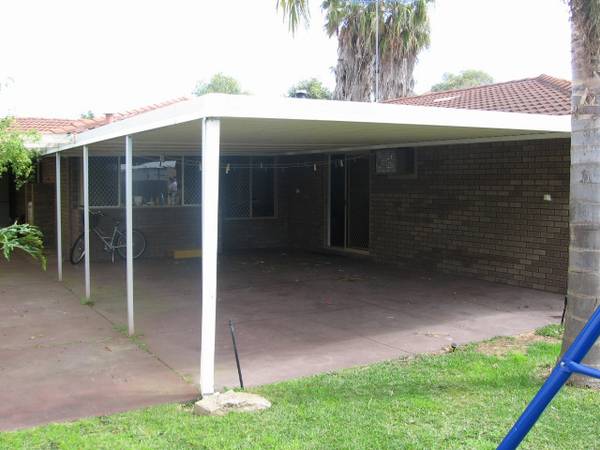 BIG Four bedroom home close to Rail Station Picture 2