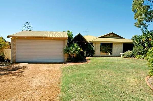 4x2 NEAR SCHOOL AND SHOPS. Picture 2