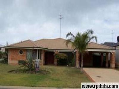 4 x 2 IN NORTHERN BEACH SUBURB Picture 4 x 2 IN NORTHERN BEACH SUBURB Picture