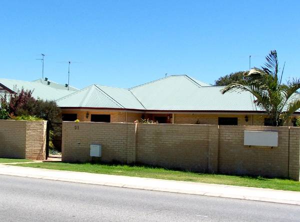 A PRESTIGE HOME PLUS BUSINESS OPPORTUNITY IN THE HEART OF TOWN Picture 2