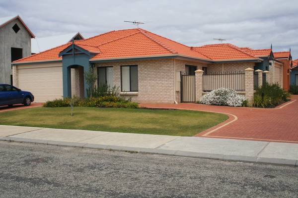 CENTRAL MANDURAH - STROLL TO THE FORESHORE Picture 1