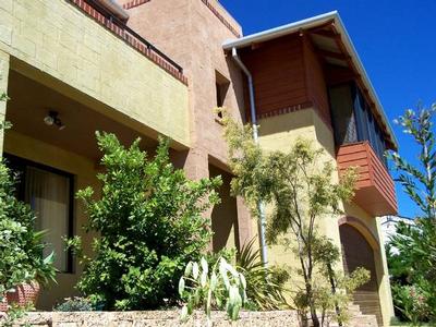 FABULOUS LOCATION WITH NORTHERLY OUTLOOK TO BEACH Picture FABULOUS LOCATION WITH NORTHERLY OUTLOOK TO BEACH Picture