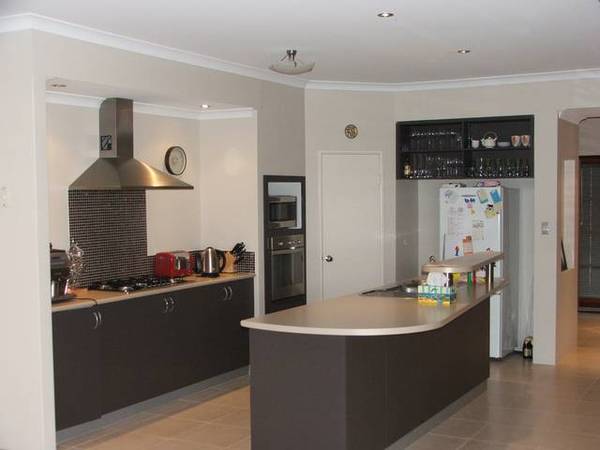 DESIRABLE FAMILY HOME Picture 2