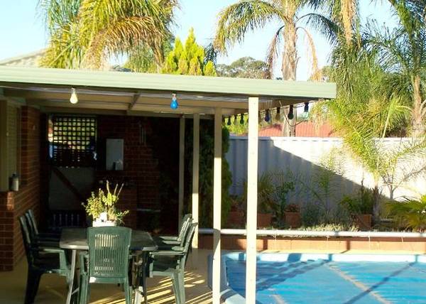 OWNERS MOVING EAST - MAKE AN OFFER, THEY WILL CONSIDER IT Picture 3