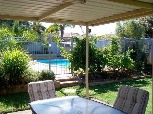 IDEAL FAMILY HOME Picture 2