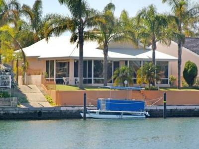 RARE WATERFRONT OPPORTUNITY Picture RARE WATERFRONT OPPORTUNITY Picture