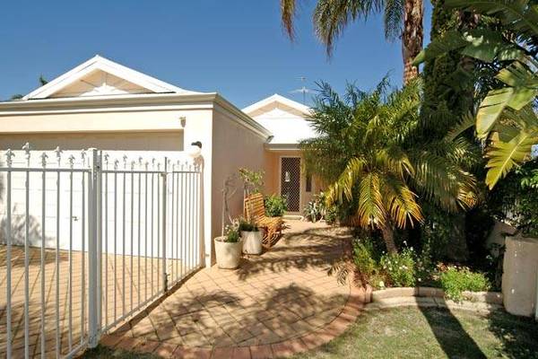 RARE WATERFRONT OPPORTUNITY Picture 2