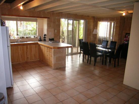 Limestone and Jarrah Townhouse Picture 3