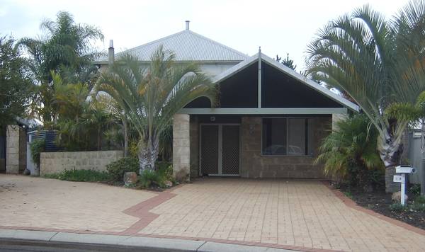 Limestone and Jarrah Townhouse Picture 1