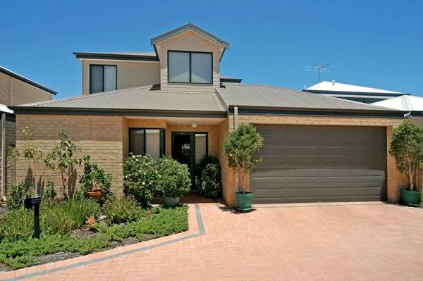 More like a house than a Townhouse! Picture 2