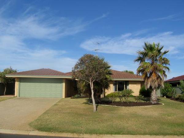 Walk to beach Picture 1