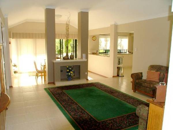 STUNNING GOLF COURSE RESIDENCE Picture 2