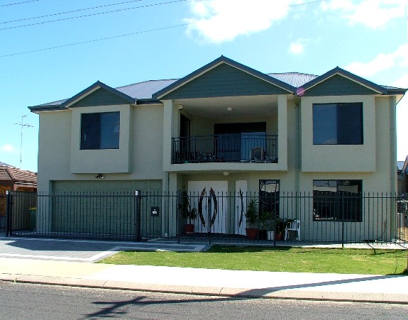 Superb Central Location Picture 1